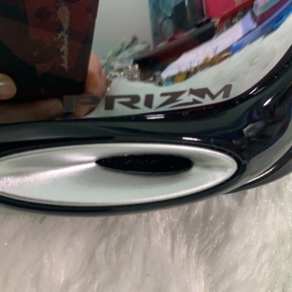 Oakley - Picture 2 of 6